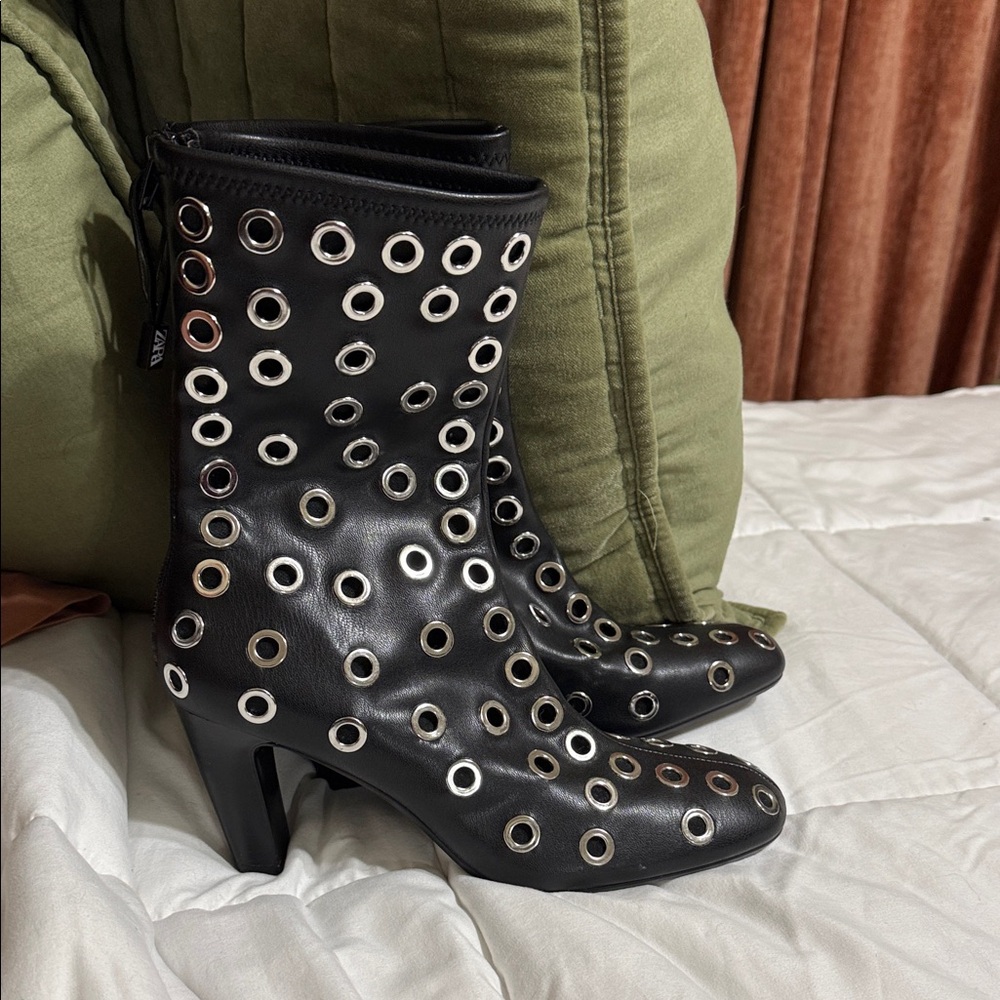 Zara Black Metal Grommet Heeled Ankle Boots. - Picture 3 of 8